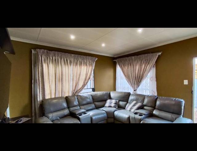 3 BEDROOM HOUSE FOR SALE IN DAWN PARK EXT